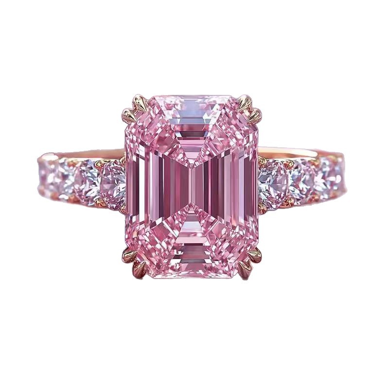 A High-end Luxurious Ring That Exudes Refined Elegance