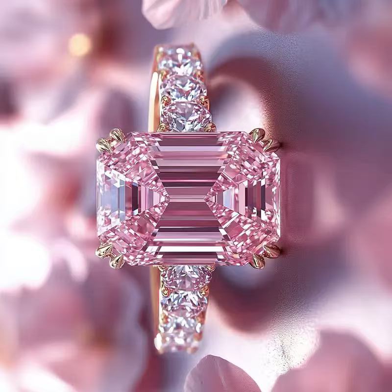 A High-end Luxurious Ring That Exudes Refined Elegance